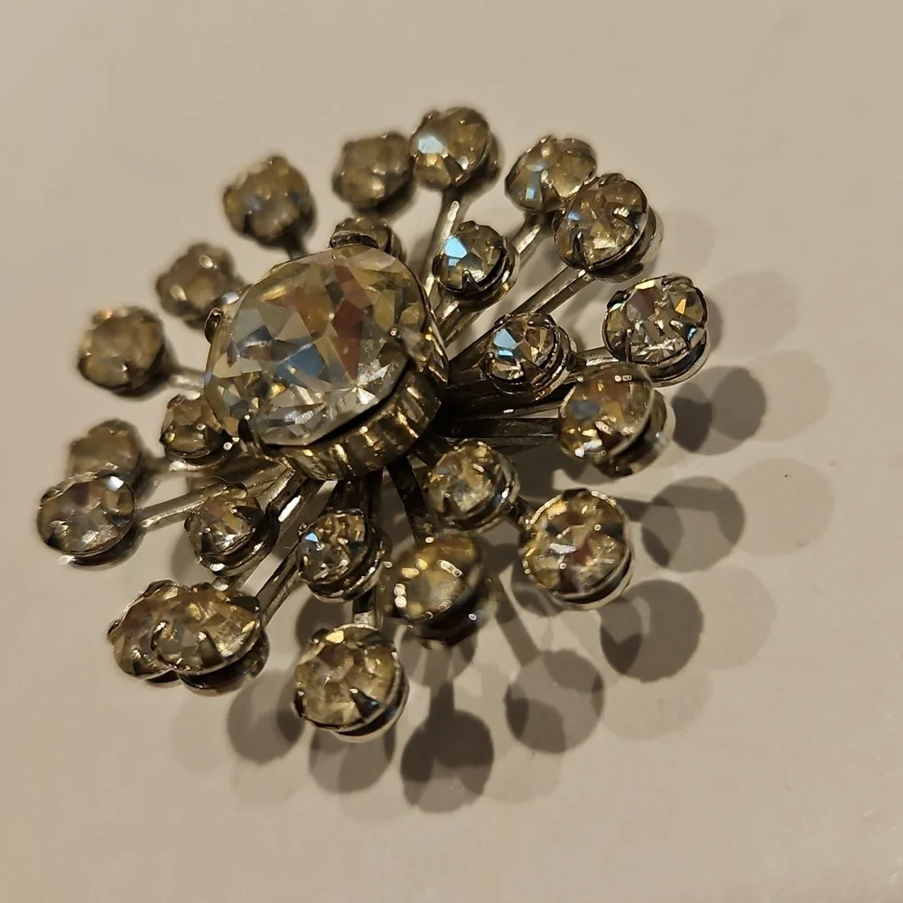 Vintage Brilliant Rhinestone & Silvertone Brooch